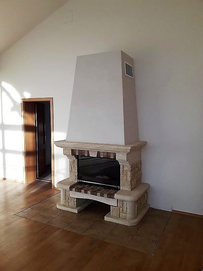 rustikální krb s krbovou vložkou Godin 7